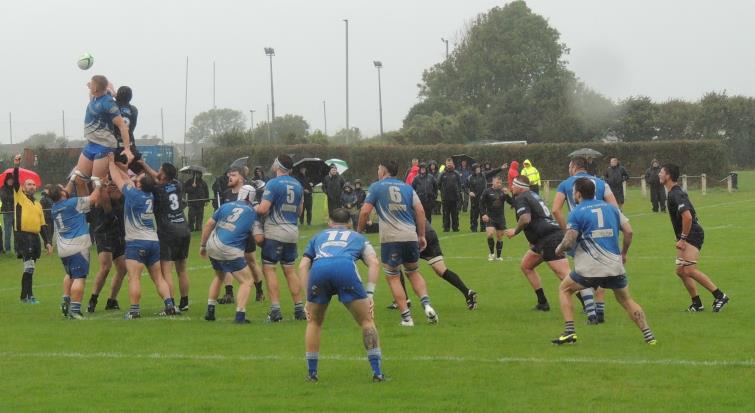 A lineout battle in the pouring rain at The Athletic Ground